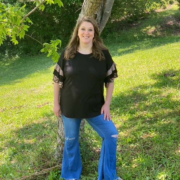 Leopard Print Ruffle Top - Picture 4 of 5